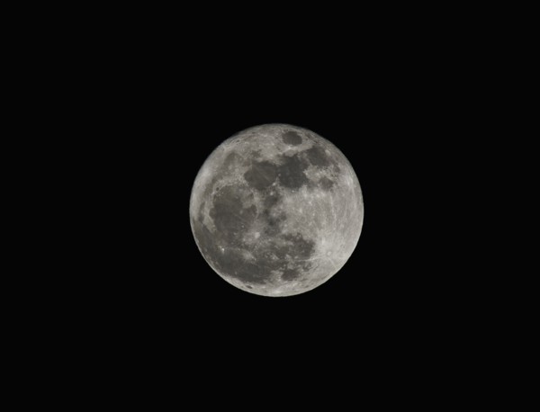 Full moon against night sky.