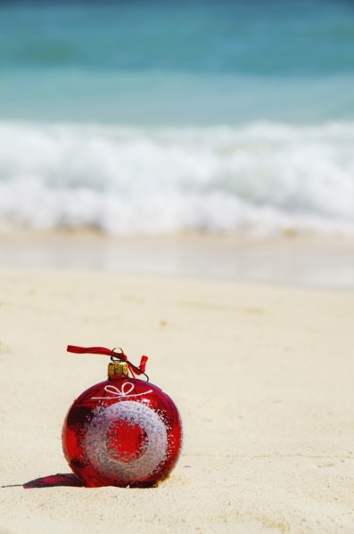 Mexico, Playa Del Carmen, christmas decoration on beach. Photo : Tetra Images