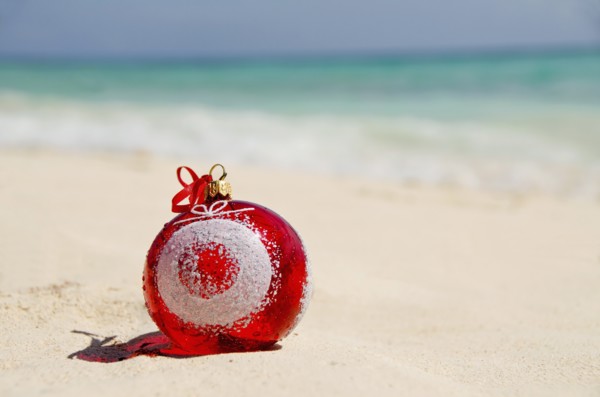 Mexico, Playa Del Carmen, christmas decoration on beach. Photo : Tetra Images