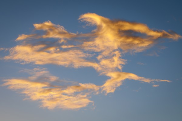 USA, Oregon, Cloud on blue sky. Photo : Gary Weathers