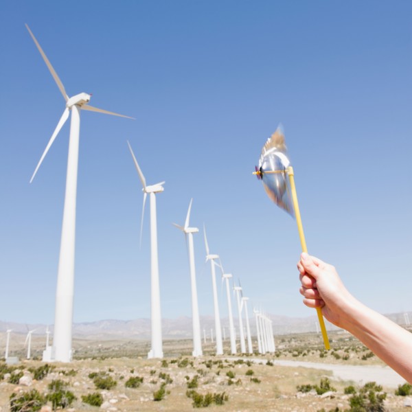 USA, California, Palm Springs, Coachella Valley, San Gorgonio Pass, Woman's hand holding pinwheel