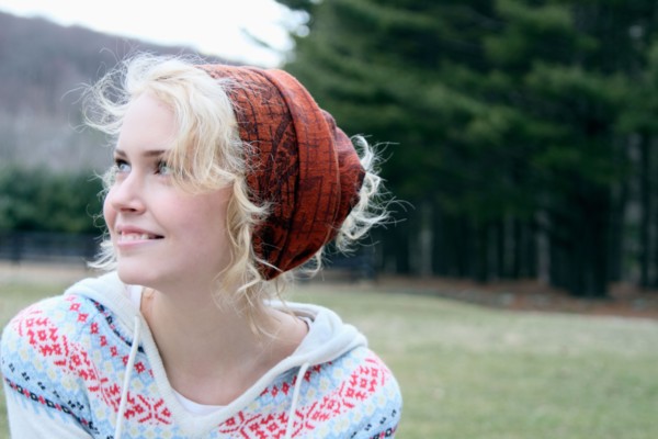 USA, New Jersey, Califon, Young woman looking away and smiling. Photo : Pauline St.Denis