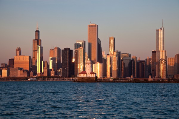 USA, Illinois, Chicago, City skyline over Lake Michigan. Photo : Henryk Sadura