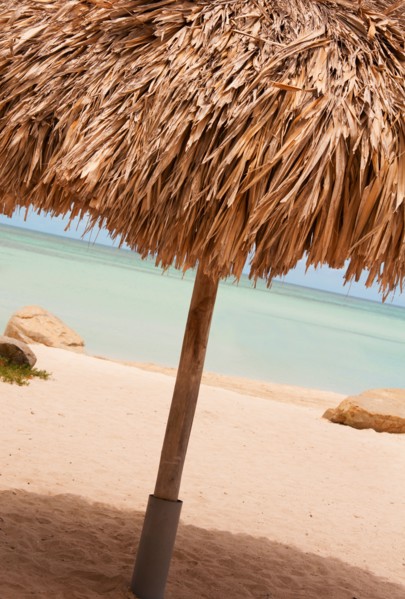 Aruba, palapa on beach. Photo : Daniel Grill