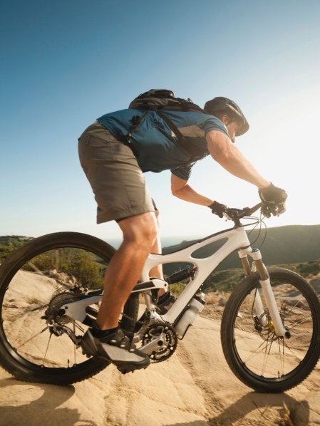 USA, California, Laguna Beach, Mountain biker riding downhill.