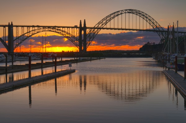 USA, Oregon, Lincoln County, Newport Bay Bridge. Photo : Gary Weathers