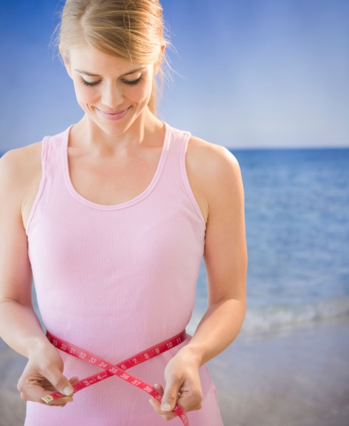 Woman measuring her waist. Photo: Jamie Grill