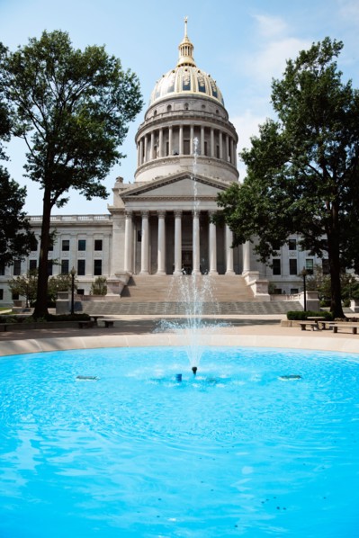 USA, West Virginia, Charleston, Entrance to State Capitol Building. Photo : Henryk Sadura