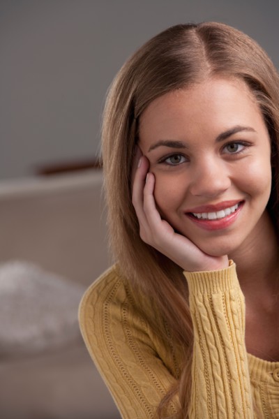 Portrait of teenage girl (16-17) . Photo : Rob Lewine