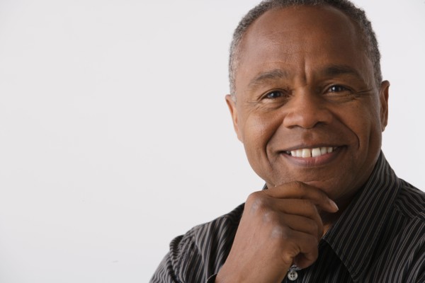 Portrait of mature man, studio shot. Photo : Rob Lewine