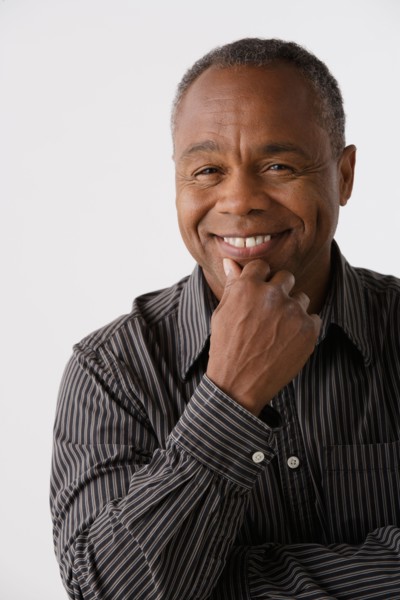 Portrait of mature man, studio shot. Photo : Rob Lewine