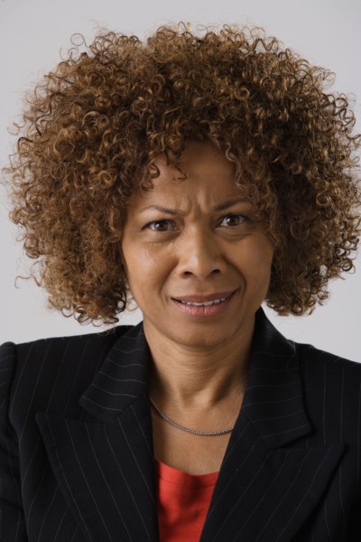 Portrait of mature businesswoman, studio shot. Photo : Rob Lewine