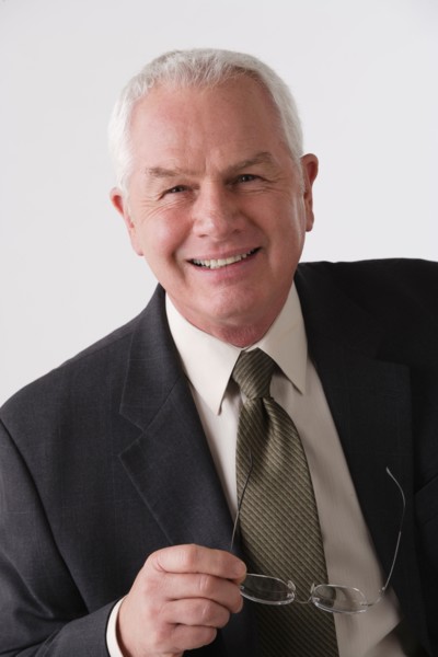 Portrait of senior businessman, studio shot. Photo : Rob Lewine