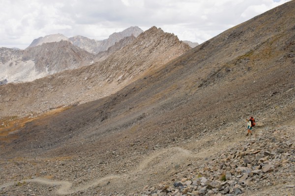 USA, California, Sequoia National Park, Five Lakes trail, Hiker walking. Photo : Noah Clayton