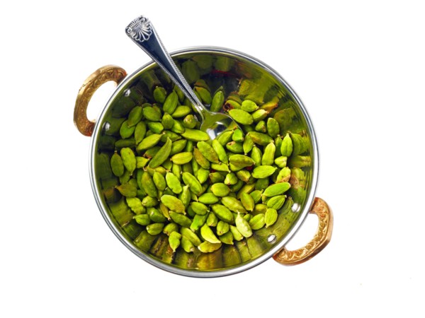 Studio shot of cardamom seeds in bowl. Photo : David Arky