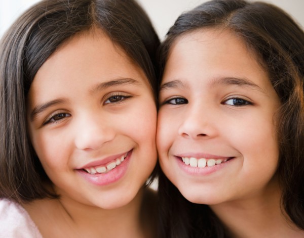 Portrait of two girl's (8-9, 10-11). Photo : Jamie Grill