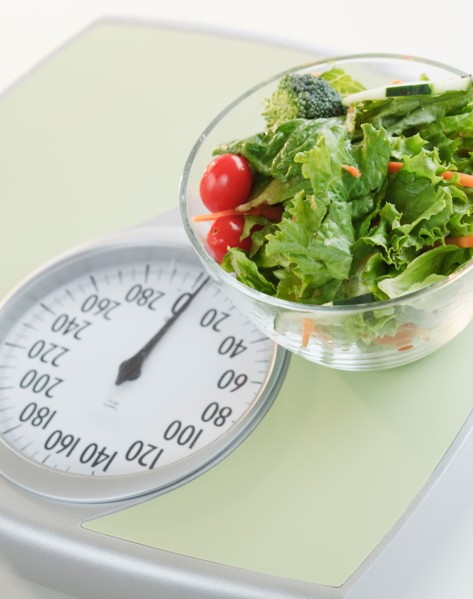Bowl of salad on bathroom scale. Photo : Jamie Grill