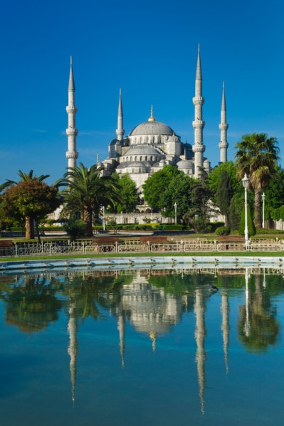 Turkey, Istanbul, Sultanahmet Mosque with pond.