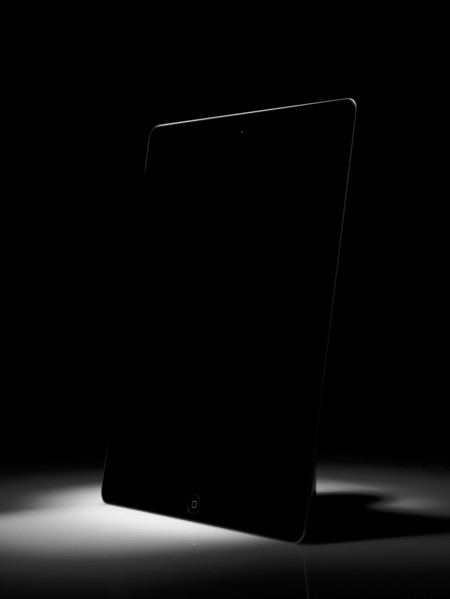 Studio shot of digital tablet. Photo : David Arky