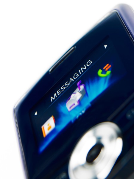 Studio shot of mobile phone. Photo : David Arky