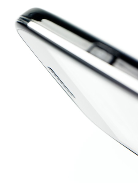 Studio shot of mobile phone. Photo : David Arky