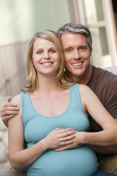 Portrait of pregnant woman with husband. Photo : Rob Lewine