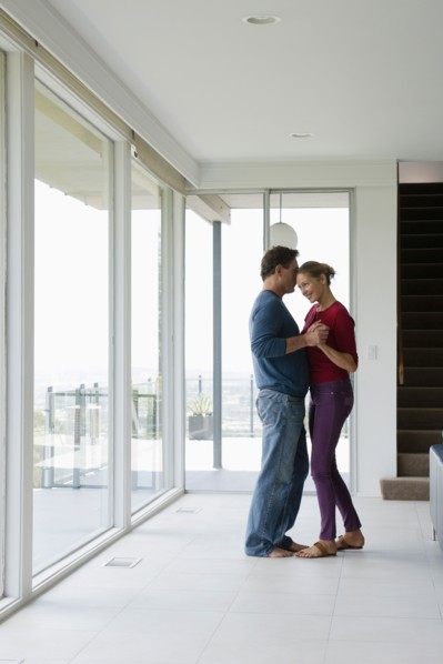 Mature couple dancing in empty living room. Photo : Rob Lewine