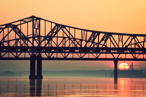 USA, Kentucky, Louisville, Sunrise by Ohio River. Photo : Henryk Sadura