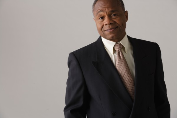 Portrait of mature businessman, studio shot. Photo : Rob Lewine