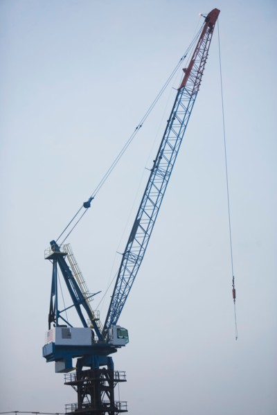 USA, New York State, New York City, Cranes against sky. Photo : fotog