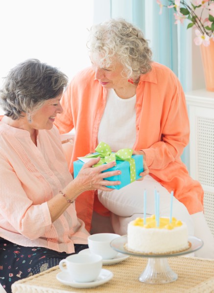 Two senior women celebrating birthday. Photo : Daniel Grill