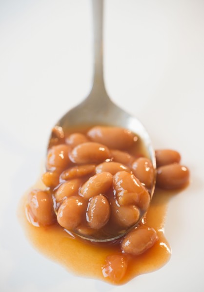 Close up of baked beans on spoon. Photo : Jamie Grill