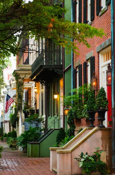USA, Georgia, Savannah, Houses in residential district.