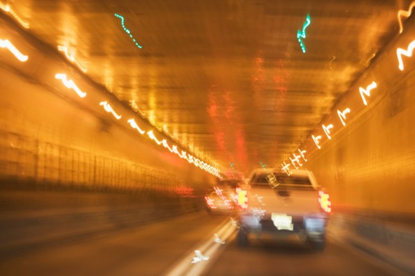 USA, New York State, New York City, Manhattan, Cars in tunnel, blurred motion. Photo : fotog