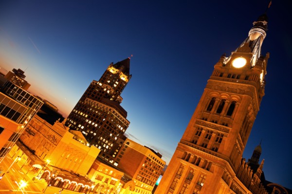 USA, Wisconsin, Milwaukee, Milwaukee Center and City Hall buildings in downtown district. Photo :