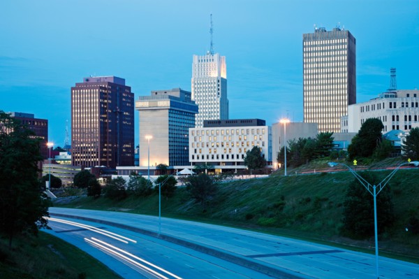 USA, Ohio, Akron, Skyline at dusk. Photo : Henryk Sadura