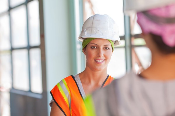 Two female manual workers. Photo : db2stock
