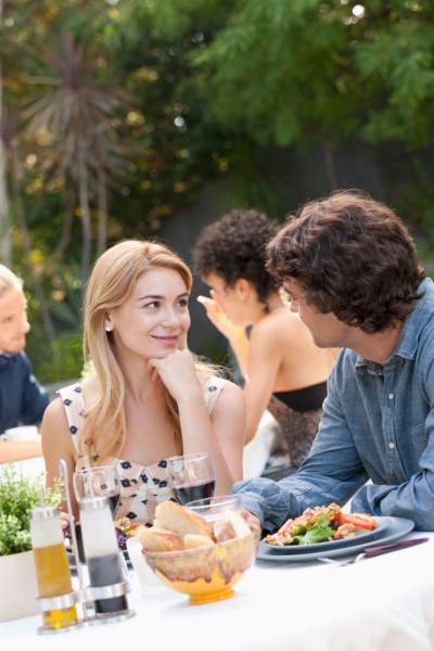 Couple dining in outdoor restaurant. Photo : Rob Lewine
