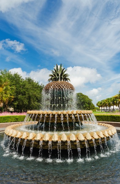 USA, South Carolina, Charleston, Waterfront Park, Pineapple Fountain.