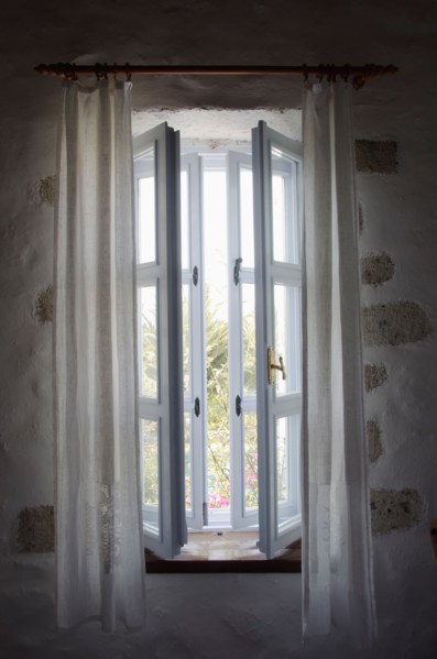 Turkey, Cesme, Alacati, open window in house. Photo : Tetra Images