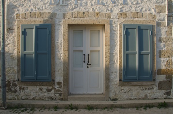 Turkey, Cesme, Alacati, facade of traditional house. Photo: Tetra Images