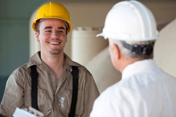 Manual worker and manager. Photo : db2stock