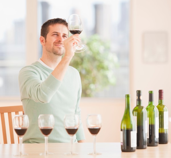 Man tasting wine. Photo : Daniel Grill