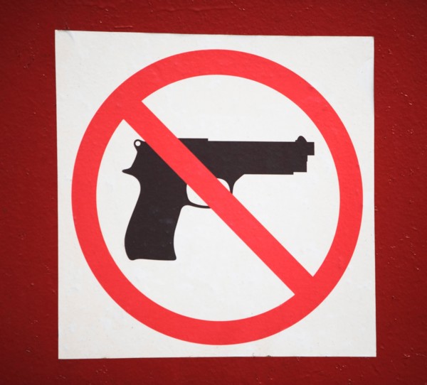 No guns allowed sign. Photo : fotog