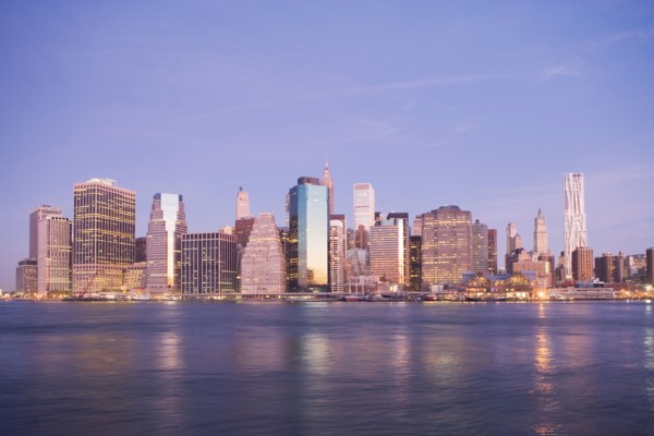 USA, New York State, New York City, City skyline at dusk. Photo : fotog
