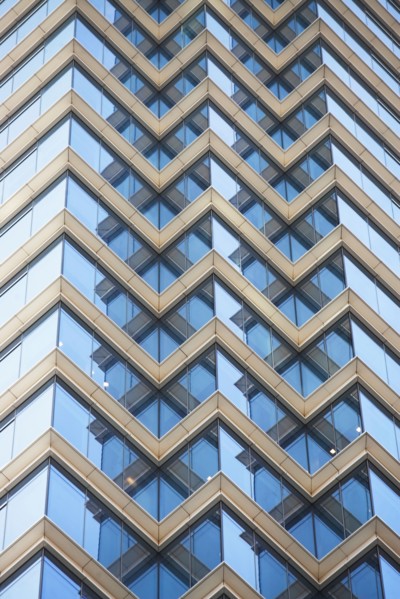 USA, New York City, Low angle view of modern office block. Photo : fotog