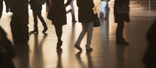 Urban scene with backlit pedestrians . Photo : fotog