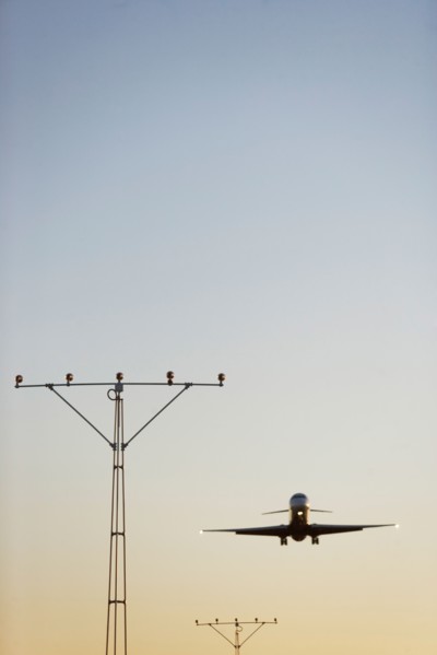 Commercial aeroplane taking off from runway. Photo : fotog