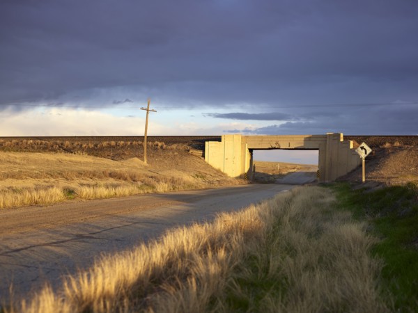 USA, Utah, Road and train viaduct. Photo : John Kelly