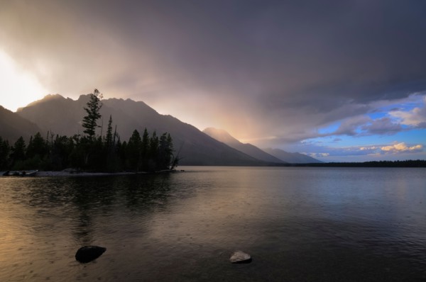 USA, Grand Teton National Park, Lake at dusk. Photo: Gary Weathers